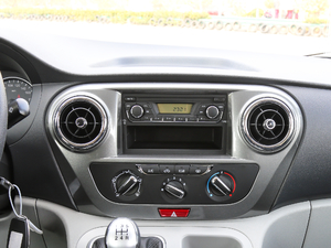 2019款PLUS 宜家版 1.8L 豪华型 空调出风口