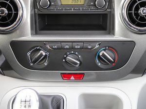 2019款PLUS 宜家版 1.8L 豪华型 空调调节