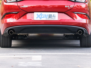 2020款1.5T CVT梦想型 排气管
