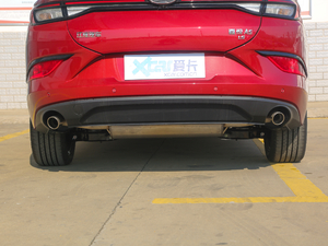 2020款1.5T 手动超越+型 排气管
