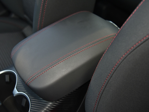 2019款1.5T DCT安全型 5座 国VI 中央扶手箱