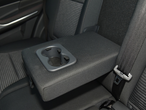 2019款1.5T DCT安全型 5座 国VI 后排中央扶手