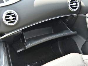 2019款1.5T DCT安全型 5座 国VI 手套箱
