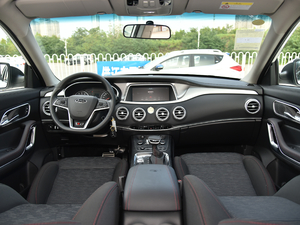 2019款1.5T DCT安全型 5座 国VI 内饰全景