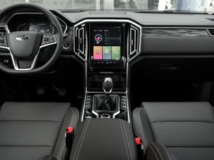 2021款2.0T 手动四驱精英型标双 柴油 中控区
