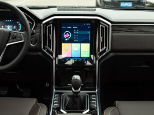 2021款2.0T 手动两驱精英型大双 柴油 中控台