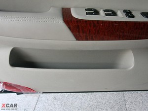 2009款2.0L 自动豪华版 前门储物空间