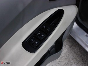 2009款1.8L 豪华版 主驾车窗控制区	
