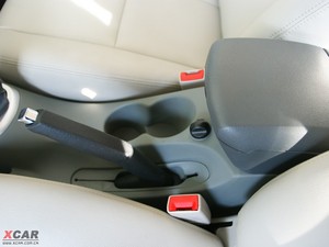 2010款1.8L 标准版 驻车制动器