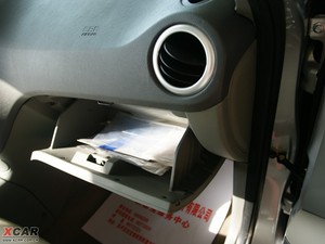 2010款1.8L 标准版 手套箱