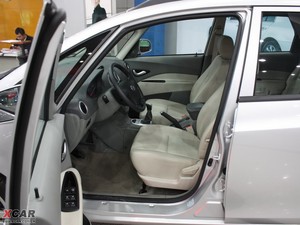 2009款1.8L 豪华版 前排空间