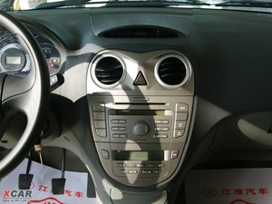 2010款1.8L 标准版 中控台