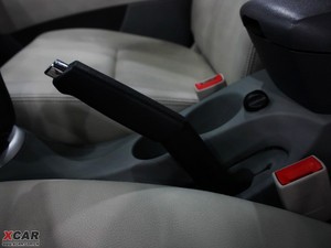2009款1.8L 豪华版 驻车制动器