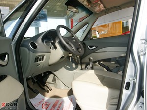 2010款1.8L 标准版 前排空间
