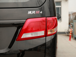 2021款2.0L 手动商旅版 尾灯