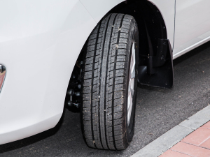 2022PLUS ˼Ұ 1.8L ˜ ^