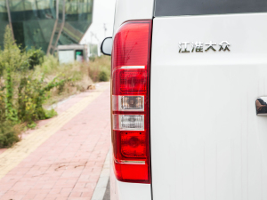 2022PLUS ˼Ұ 1.8L ˜ ^