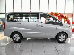 2022款1.5T 手动标准型 正侧（右）