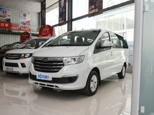 2022款PLUS 宜家版 1.8L 舒适型 左前45度