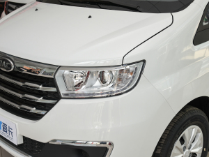 2022款PLUS 宜家版 1.8L 舒适型 大灯