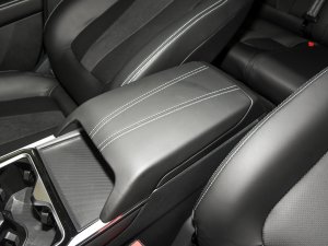 2023款1.5T 自动豪华型 中央扶手箱
