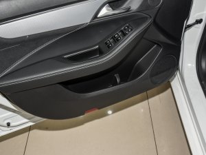2023款1.5T 自动豪华型 前门储物空间