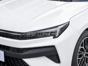 2023款1.5T 自动尊贵型 大灯