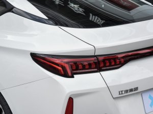 2023款1.5T 自动尊贵型 尾灯