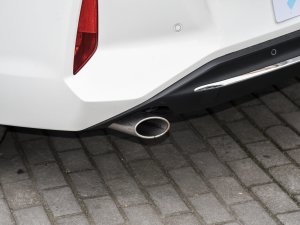 2023款1.5T 自动尊贵型 排气管