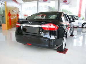 2010款1.5L 手动尊贵版 整体外观