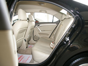 2010款1.5L 手动尊贵版 后排空间