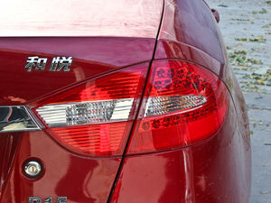 2010款1.5L 手动优雅版 尾灯