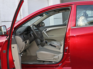 2010款1.5L 手动优雅版 前排空间