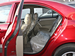 2010款1.5L 手动优雅版 后排空间