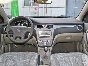 2010款1.5L 手动优雅版 内饰全景