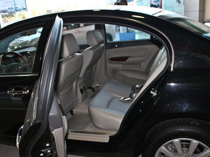 2010款2.0L 自动豪华版 后排空间