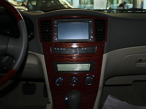 2010款2.0L 自动豪华版 中控台