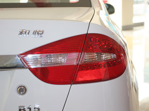 2011款1.5L 手动优雅版 尾灯