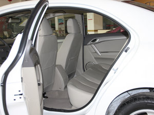 2011款1.5L 手动优雅版 后排空间