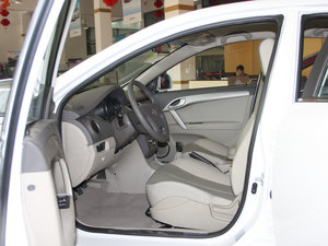 2011款1.5L 手动优雅版 前排空间