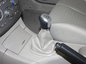 2011款1.5L 手动优雅版 换挡杆