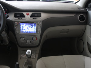 2011款1.5L 手动优雅版 中控台