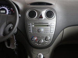 2011款1.8L 5座优雅版 中控台