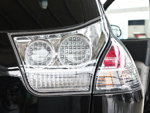 2011款2.0L 手动两驱豪华版 尾灯