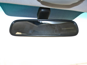 2011款2.0L 手动两驱豪华版 车内后视镜