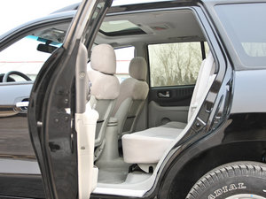 2011款2.0L 手动两驱豪华版 后排空间