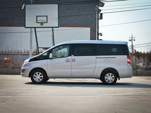 2011款2.0T 7座手动商务版 正侧（左）