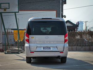 2011款2.0T 7座手动商务版 正后	