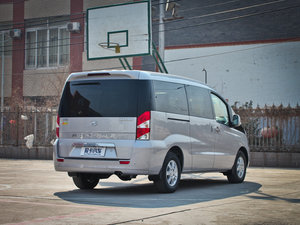 2011款2.0T 7座手动商务版 整体外观