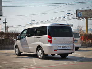 2011款2.0T 7座手动商务版 左后45度